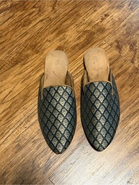 Fuchsia slides, size 7